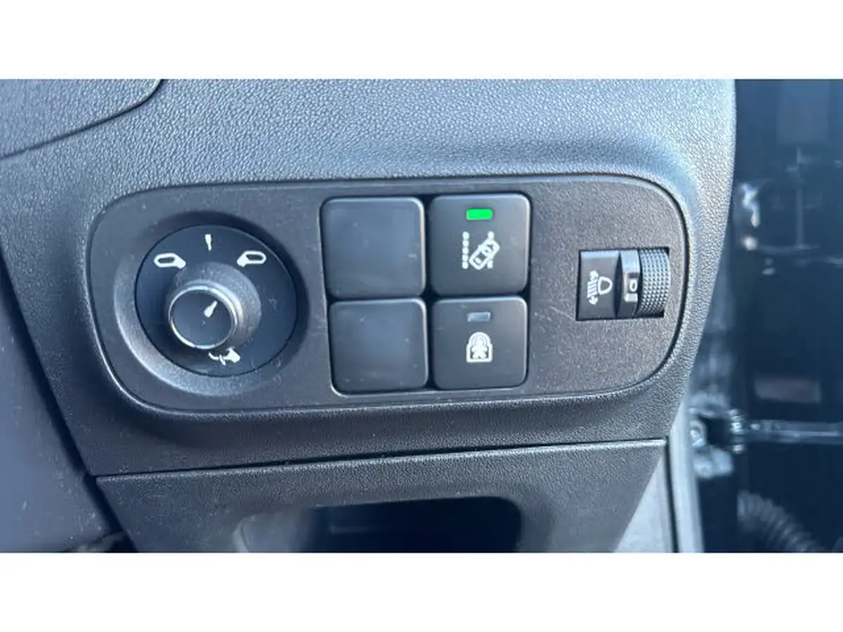 2019-citroen-c3-12-puretech-flair-110ps-ss-eat6-big-25