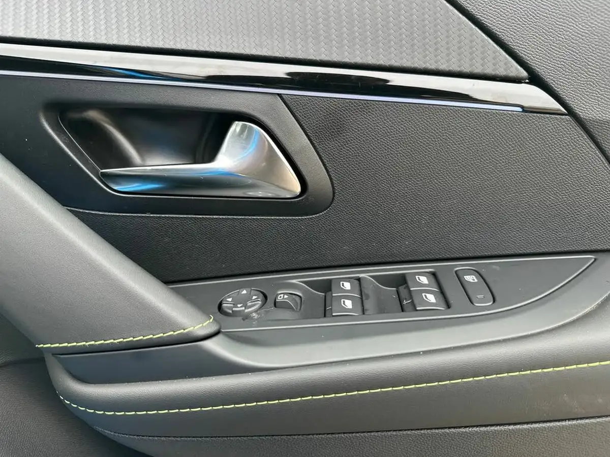 2024-peugeot-208-12-puretech-gt-136ps-hybrid-e-dsc6-big-24