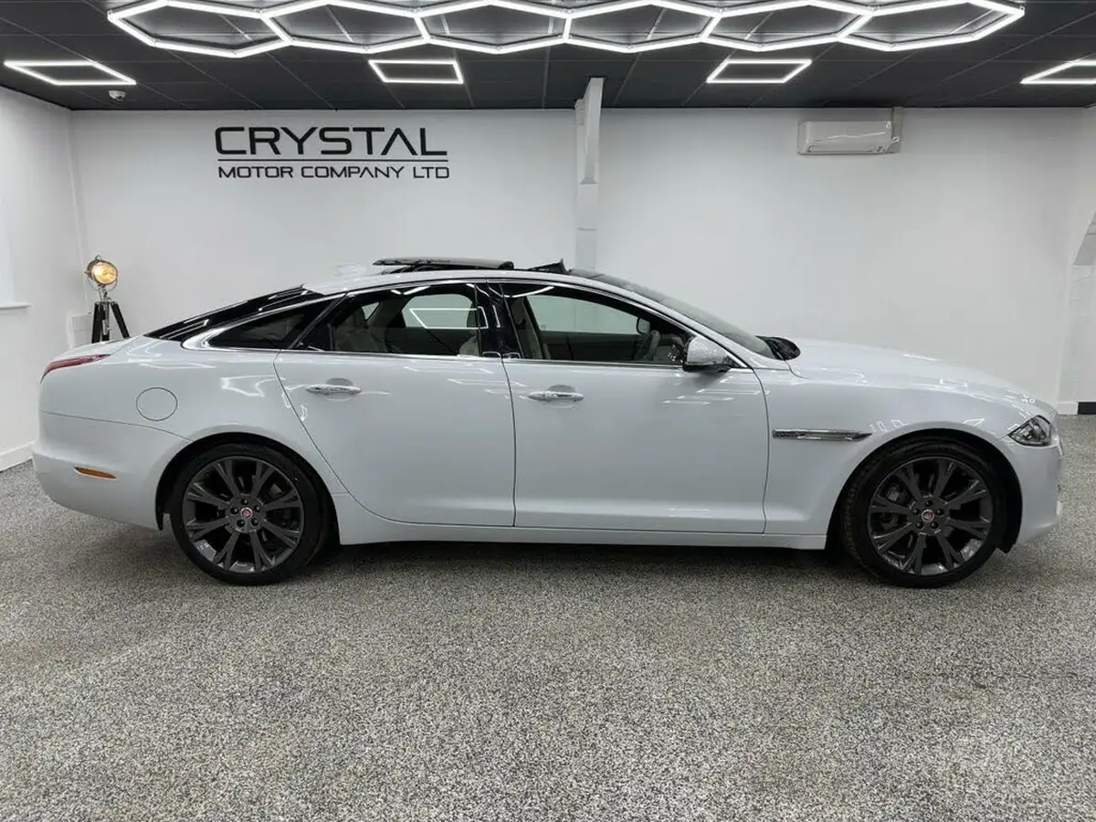 2016-jaguar-xj-series-30td-xj-portfolio-30tdv6-296bhp-swb-big-1