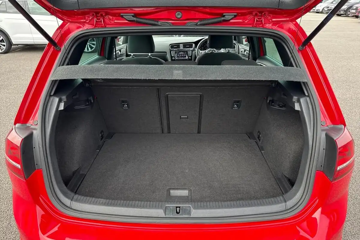 2014-volkswagen-golf-20tdi-gtd-5d-dsg-big-5