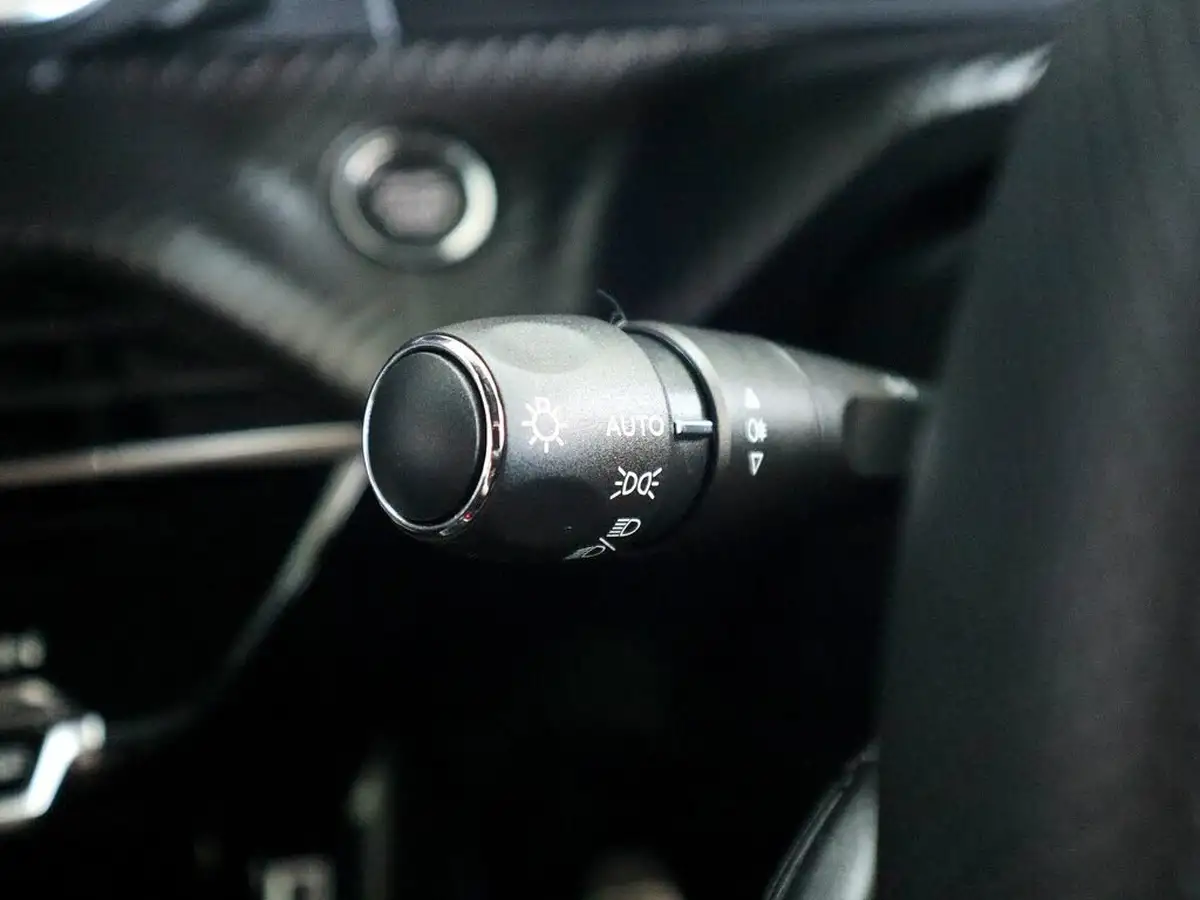 2024-peugeot-208-12-puretech-gt-100ps-big-36