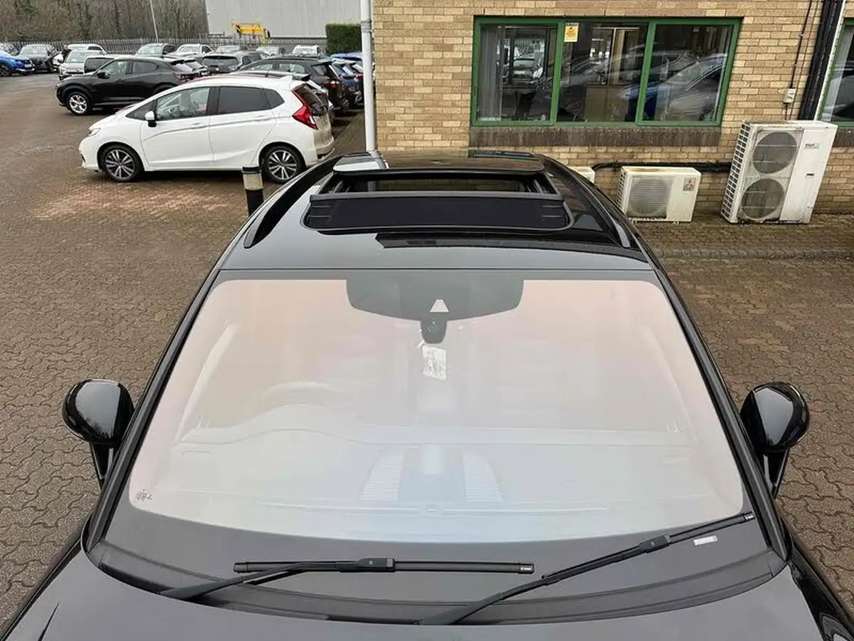 2022-porsche-macan-20-big-12