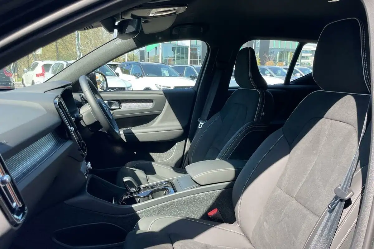 2024-volvo-xc40-20-b3-plus-big-26