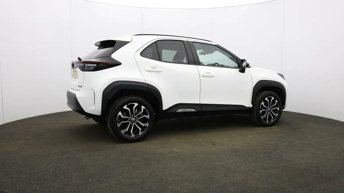 2022-toyota-yaris-cross-15-vvt-i-design-big-47
