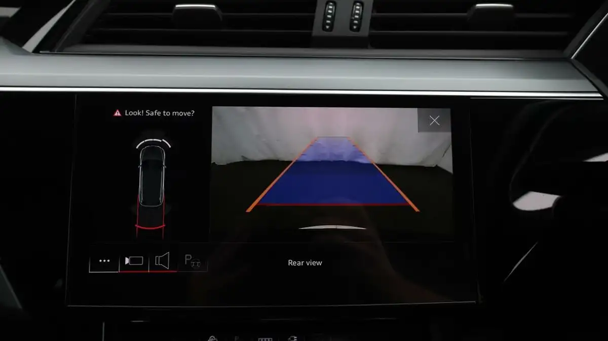 2021-audi-e-tron-55e-technik-station-wagon-big-24