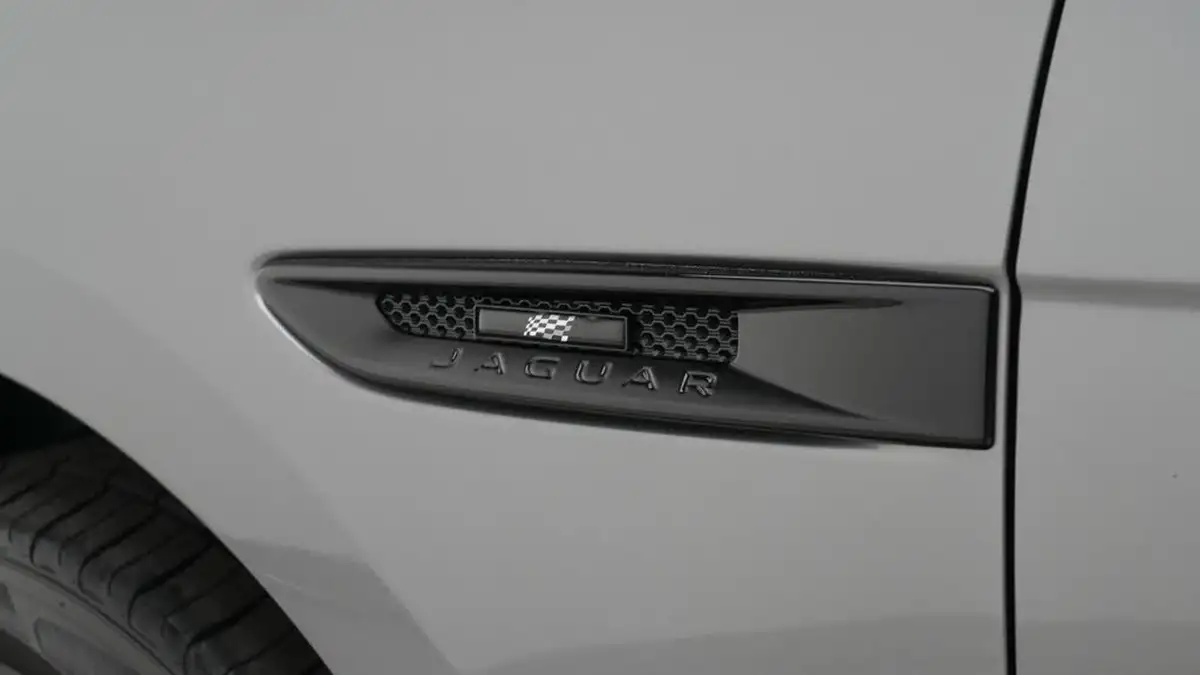 2019-jaguar-f-pace-20-i4d-chequered-flag-180ps-big-10