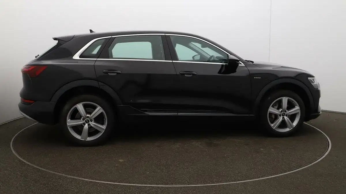 2021-audi-e-tron-55e-technik-station-wagon-big-42