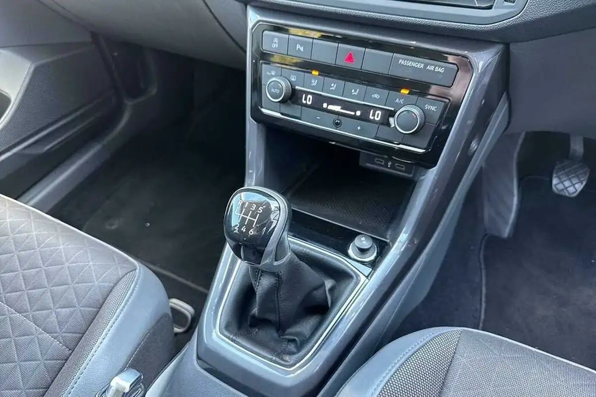 2021-volkswagen-t-cross-10-tsi-sel-115ps-big-16