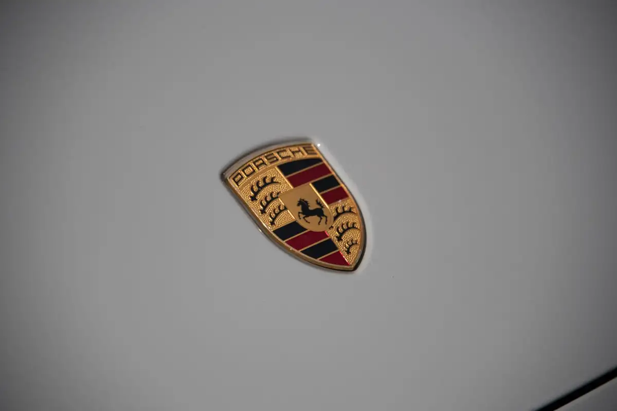 2023-porsche-taycan-e-4s-cross-turismo-big-38