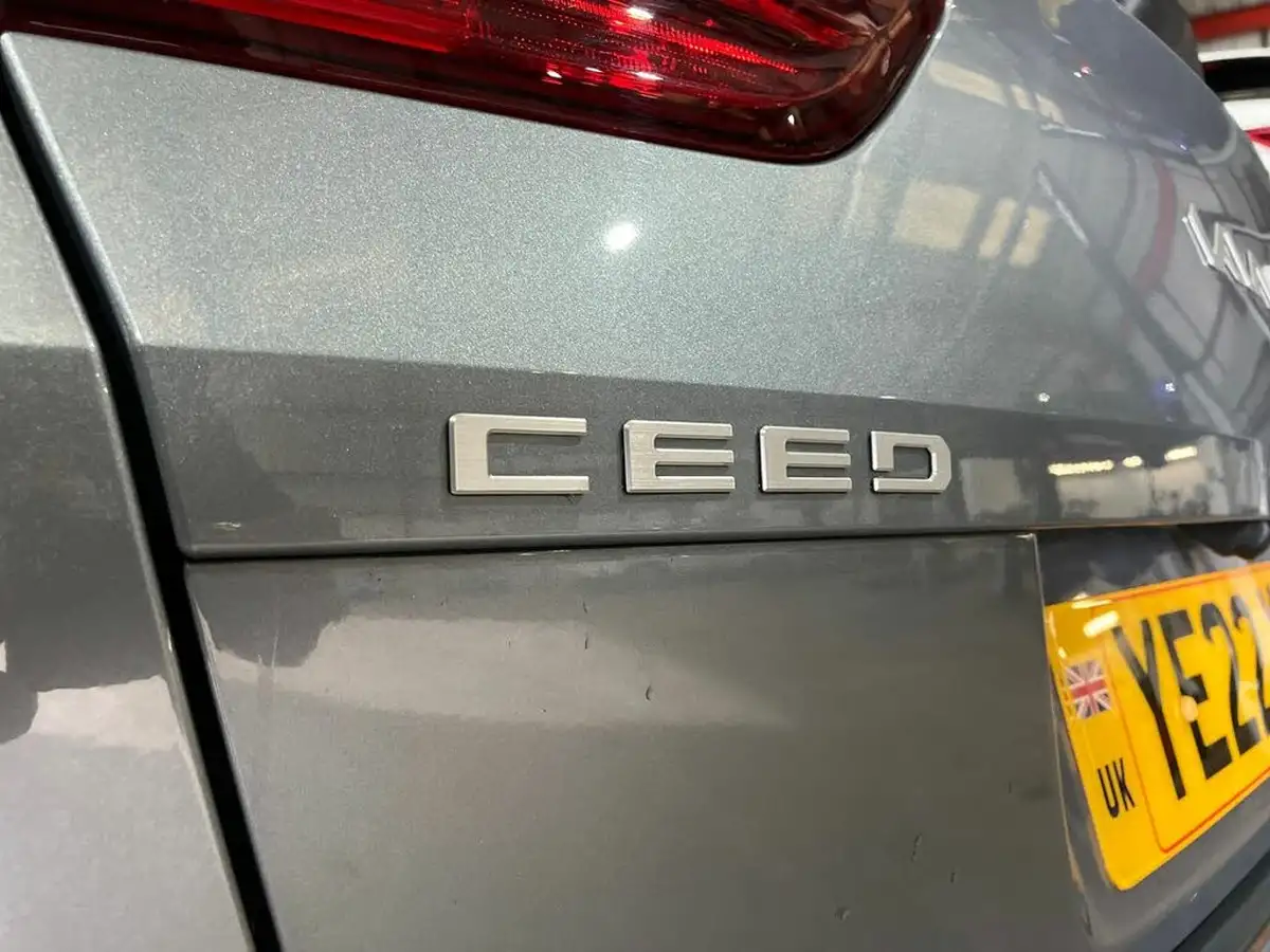 2022-kia-ceed-10-t-gdi-2-sportswagon-big-31