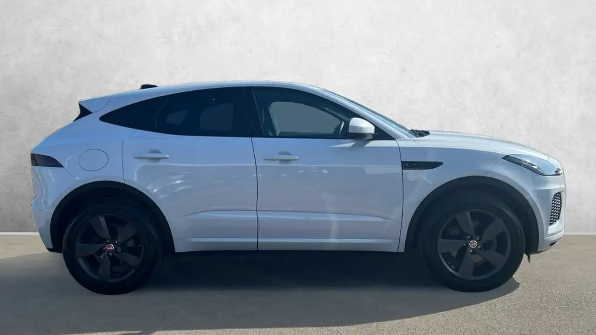 2020-jaguar-e-pace-20-i4d-chequered-flag-180ps-big-4