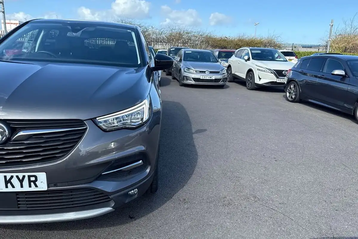 2020-vauxhall-grandland-x-12-sri-nav-big-25