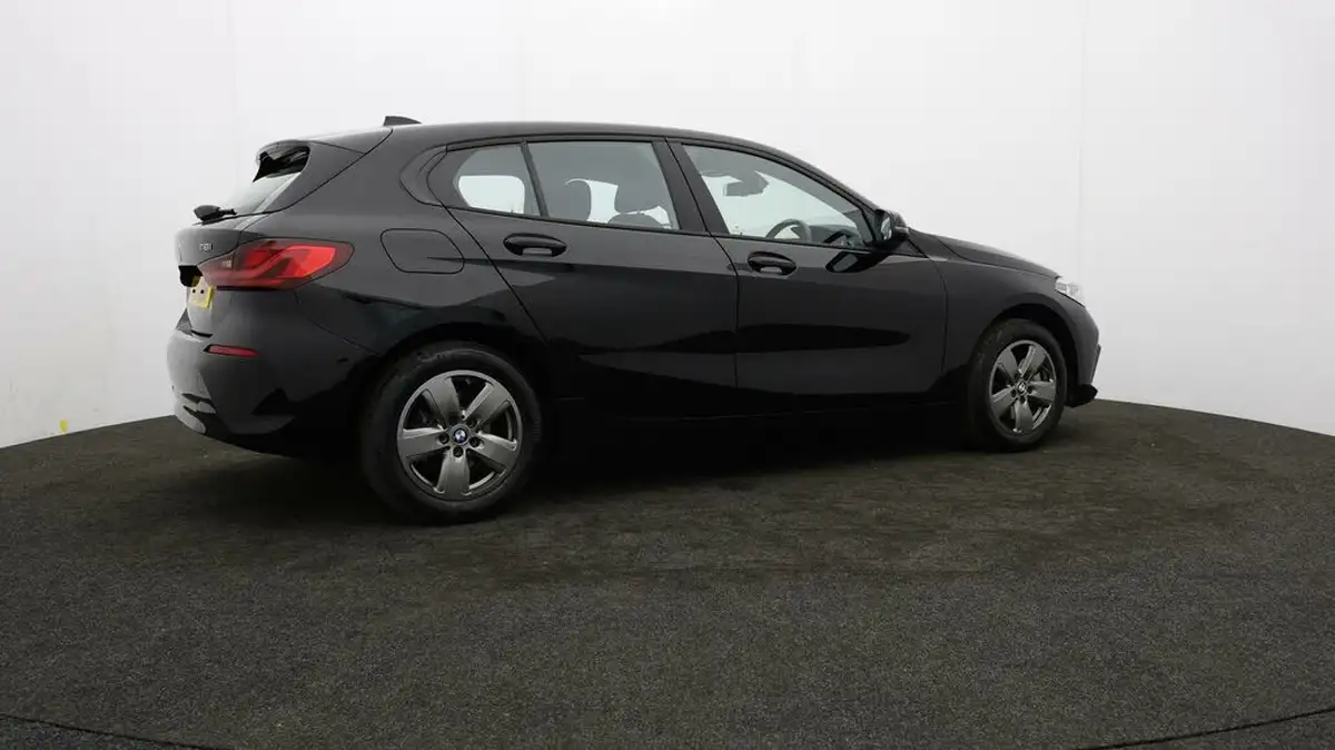 2021-bmw-1-series-15-118i-se-lcp-big-25