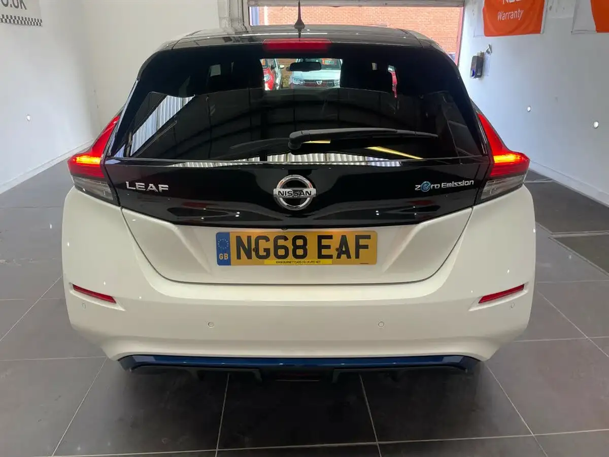 2019-nissan-leaf-e-tekna-big-8