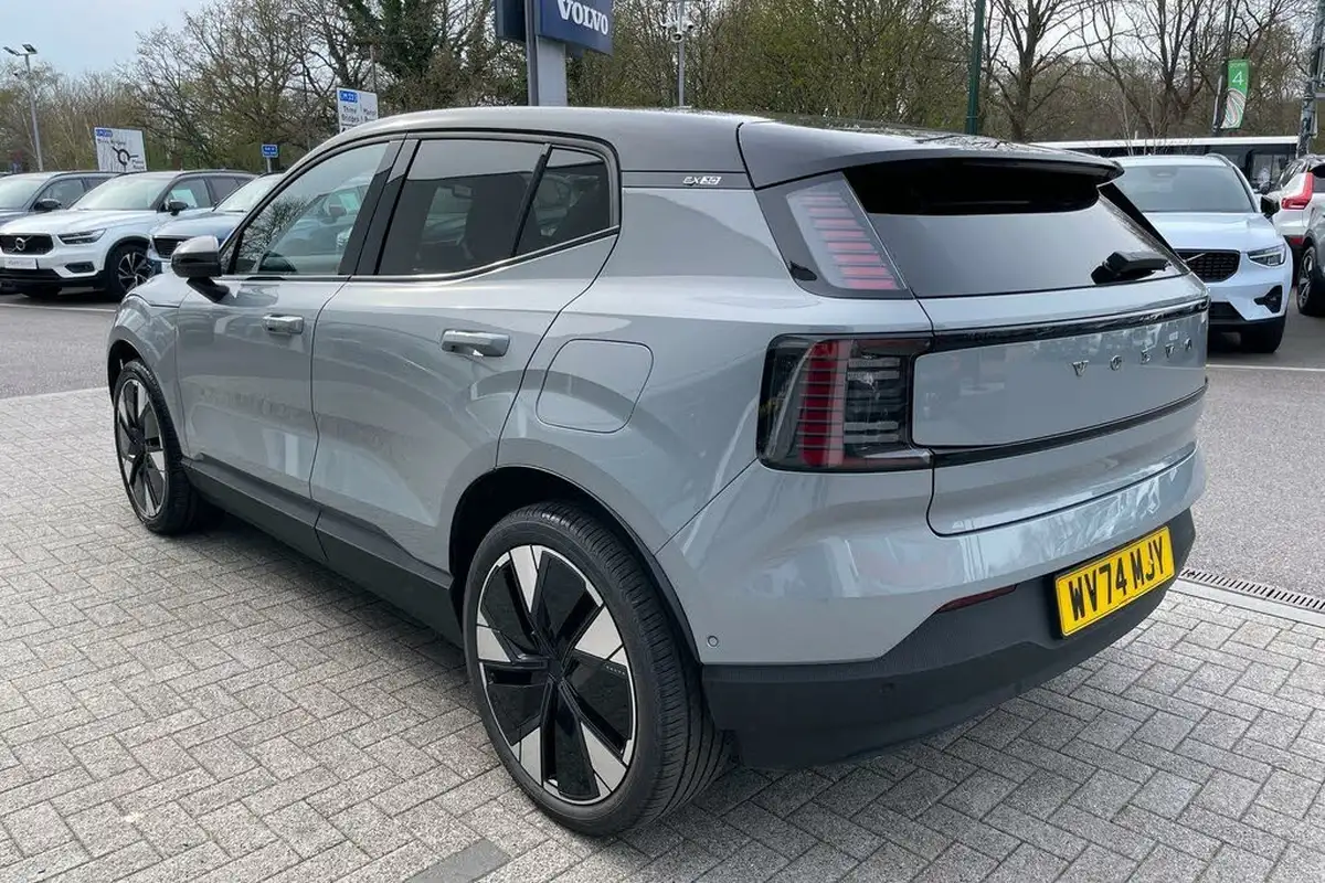 2024-volvo-ex30-e-single-motor-ultra-big-8