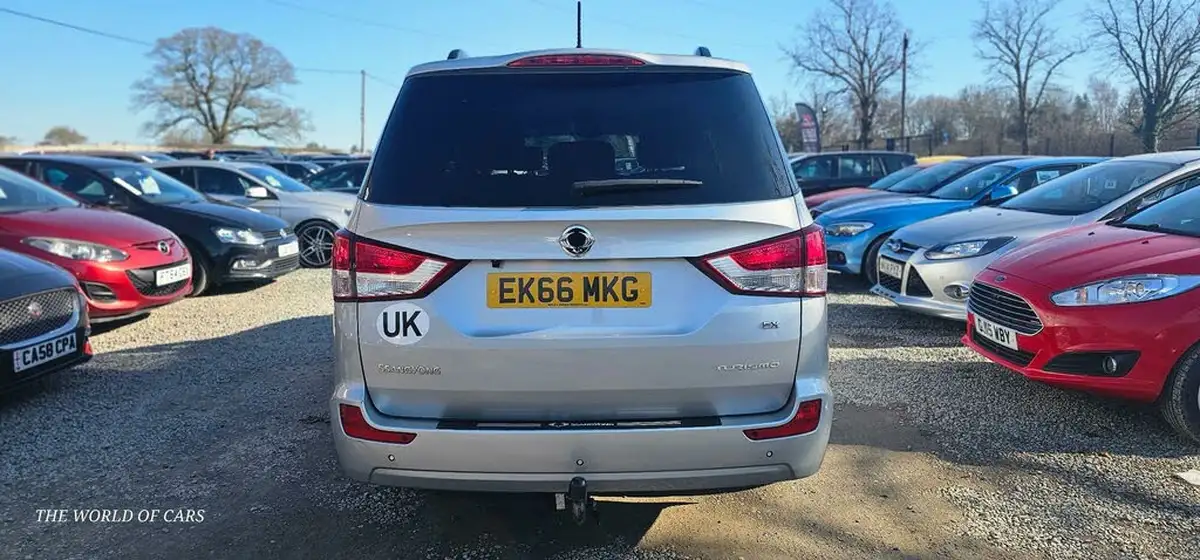 2016-kgm-ssangyong-turismo-22td-ex-auto-big-5