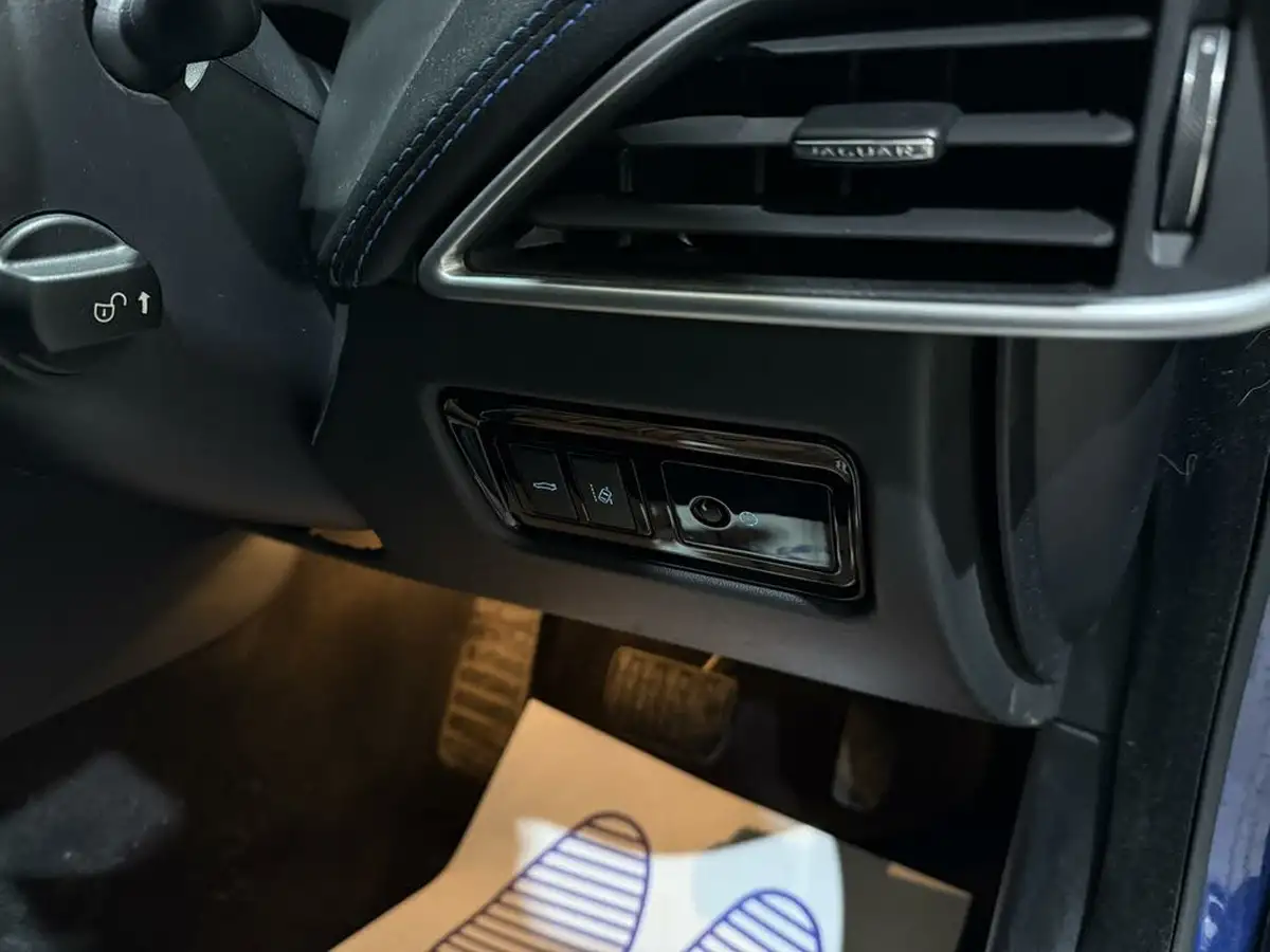 2015-jaguar-xe-20td-r-sport-163ps-auto-big-21