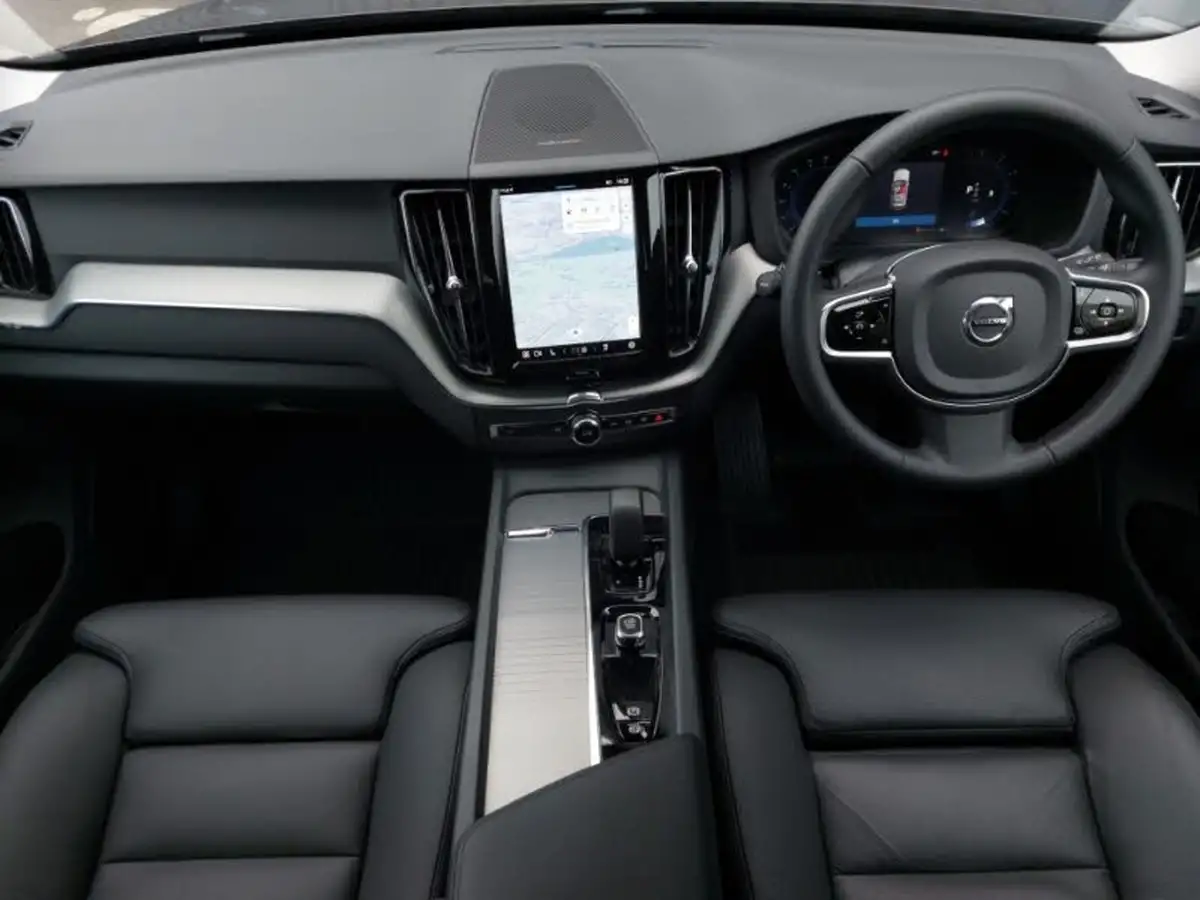 2023-volvo-xc60-20td-b4-plus-big-2