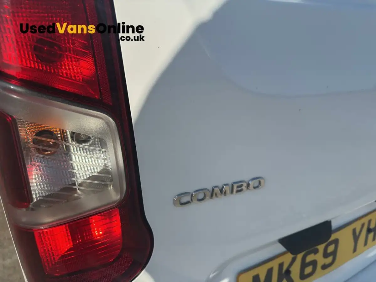 2019-vauxhall-combo-15cdti-sportive-2300-100pseu6d-t-l2h1-panel-big-28