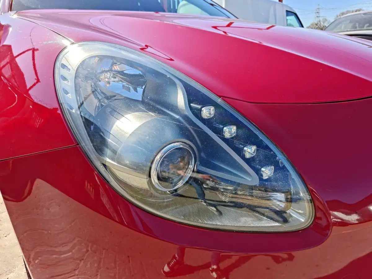 2014-alfa-romeo-giulietta-14-sportiva-nav-big-29