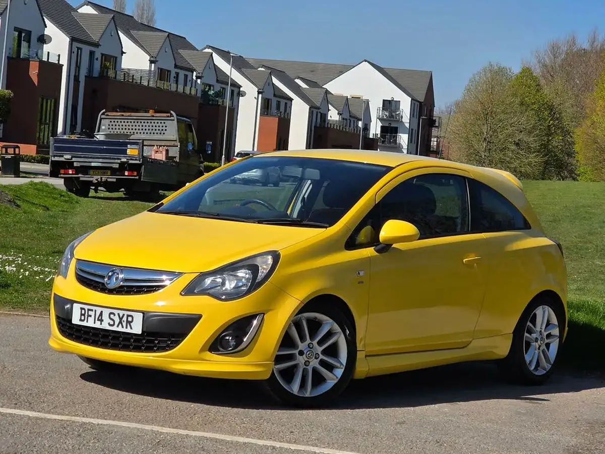 2014-vauxhall-corsa-14-sri-16v-100ps-ac-3d-1398cc-big-2
