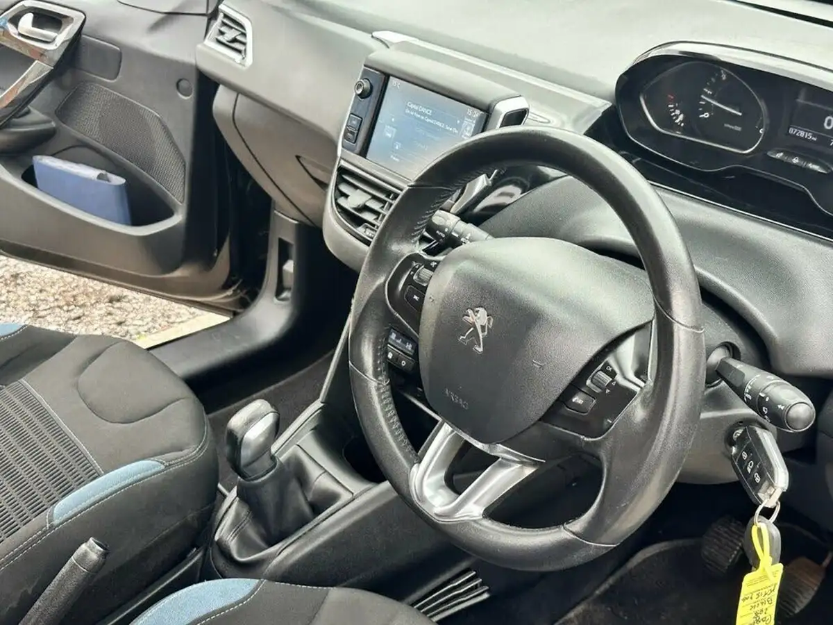 2014-peugeot-208-16td-allure-5d-big-8