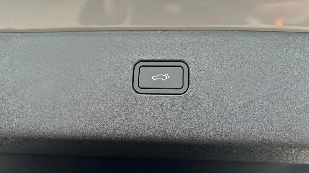 2025-volvo-ex30-e-single-motor-ultra-big-36