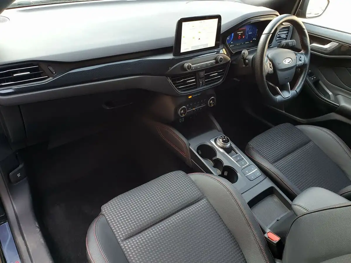 2020-ford-focus-15-st-line-x-estate-auto-big-6