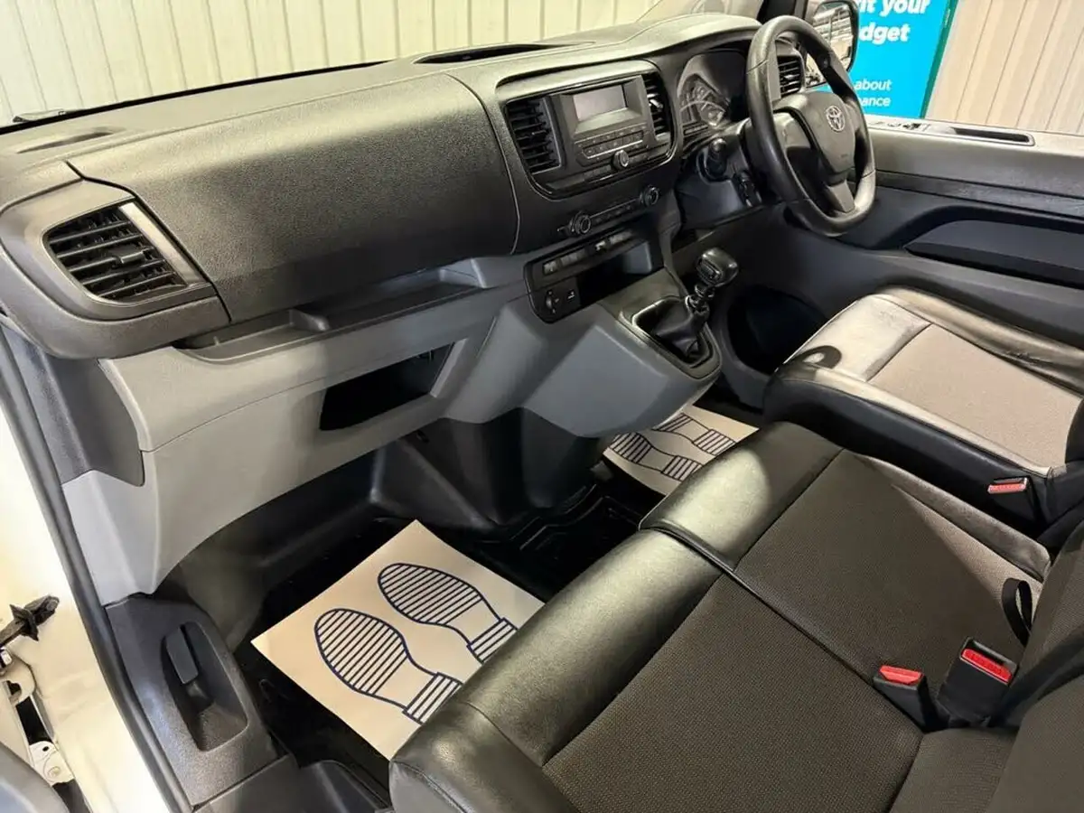 2019-toyota-proace-20d-active-medium-120hpeu6-panel-big-3