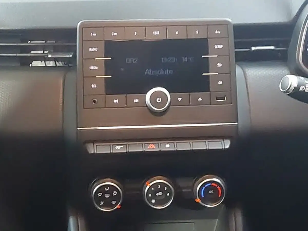 2021-renault-clio-10-sce-play-75bhp-big-10