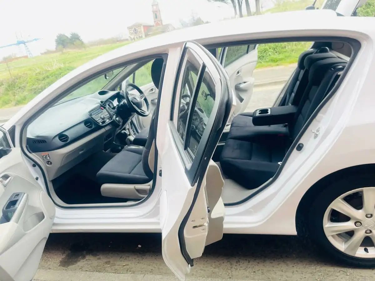 2010-honda-insight-13-es-big-19