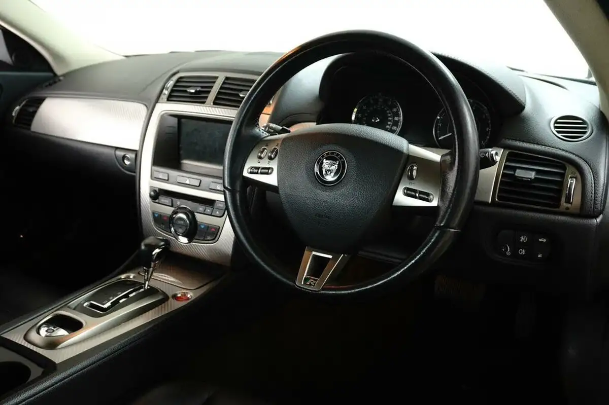 2007-jaguar-xkr-42-coupe-big-5