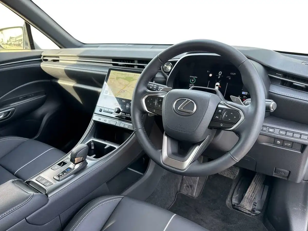 2025-lexus-lbx-15-takumi-big-9