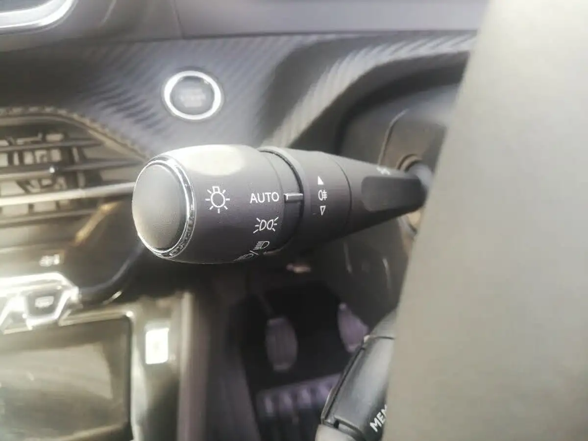 2024-peugeot-2008-suv-12-puretech-allure-130ps-big-10