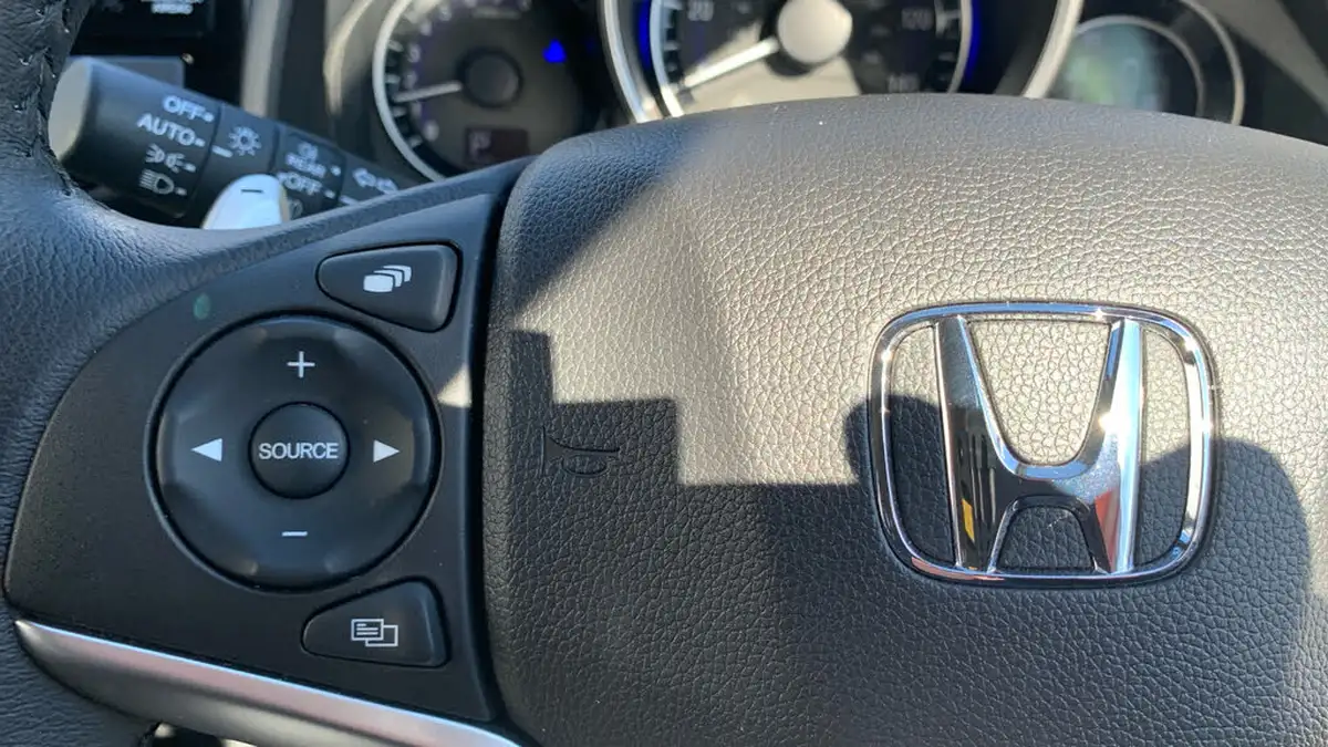 2019-honda-jazz-13-i-vtec-ex-navi-cvt-big-22