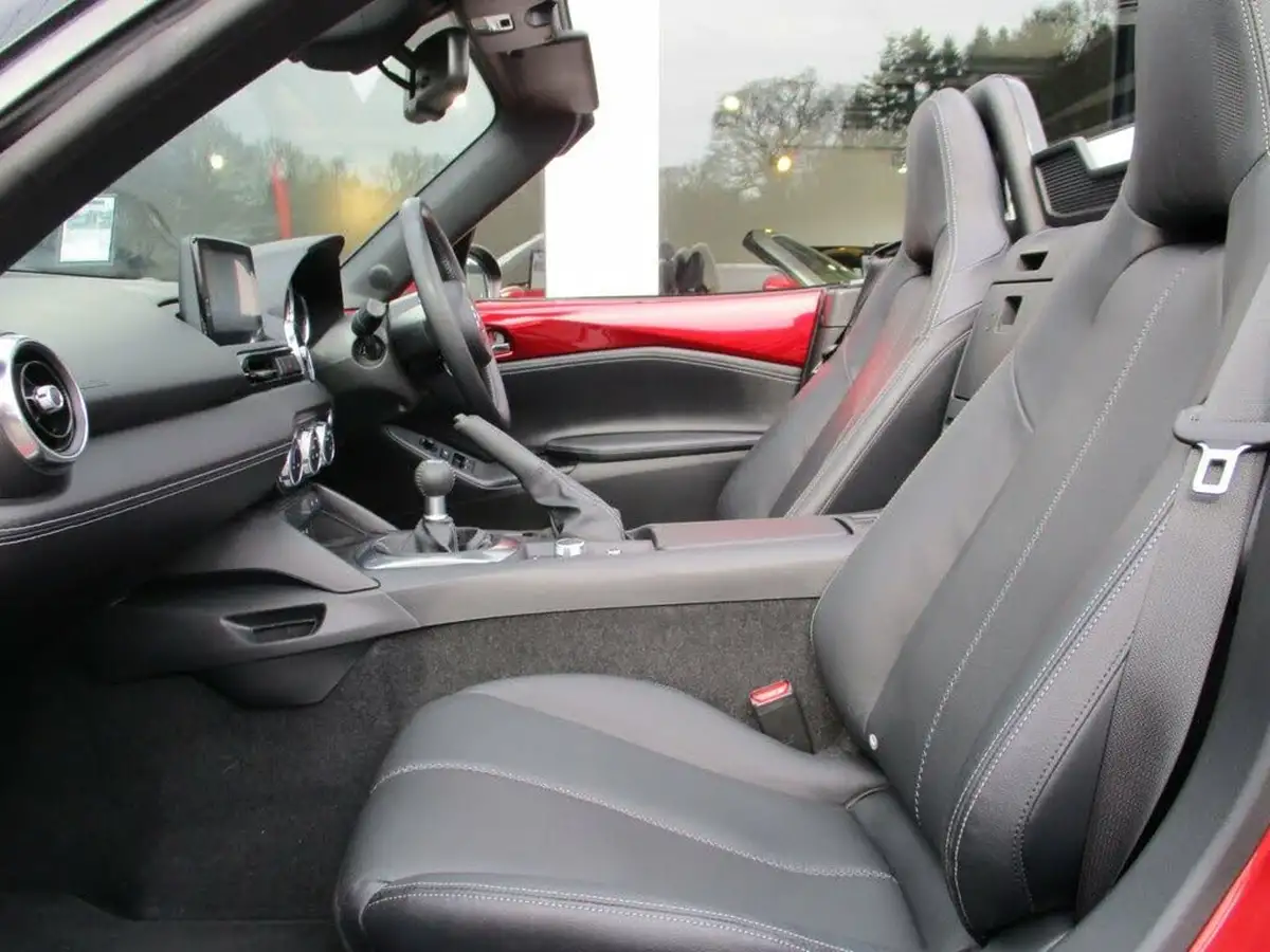 2021-mazda-mx-5-20-sport-tech-convertible-big-10