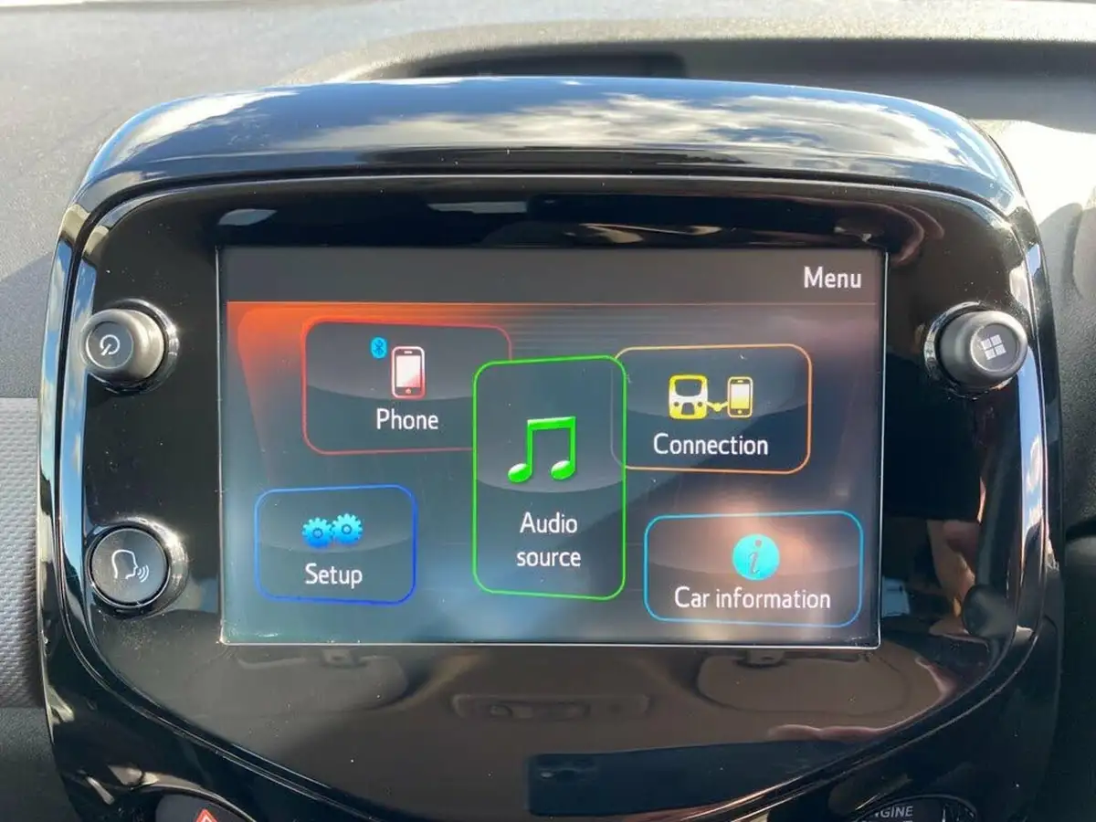 2022-peugeot-108-10-allure-big-41