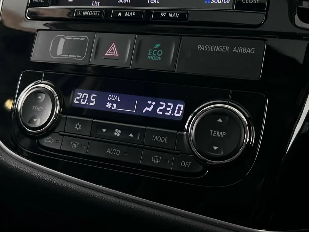 2017-mitsubishi-outlander-20-4h-phev-big-31