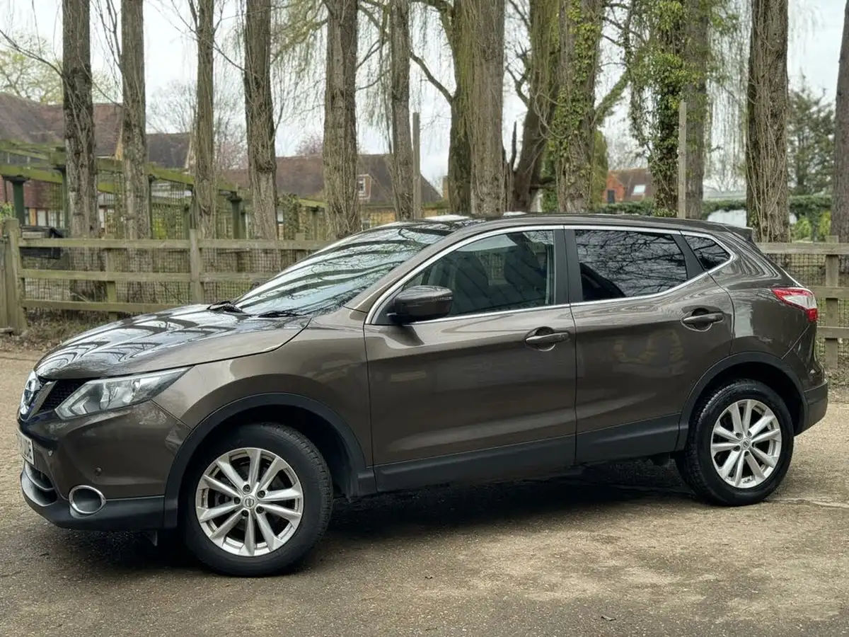 2014-nissan-qashqai-12-acenta-premium-big-23