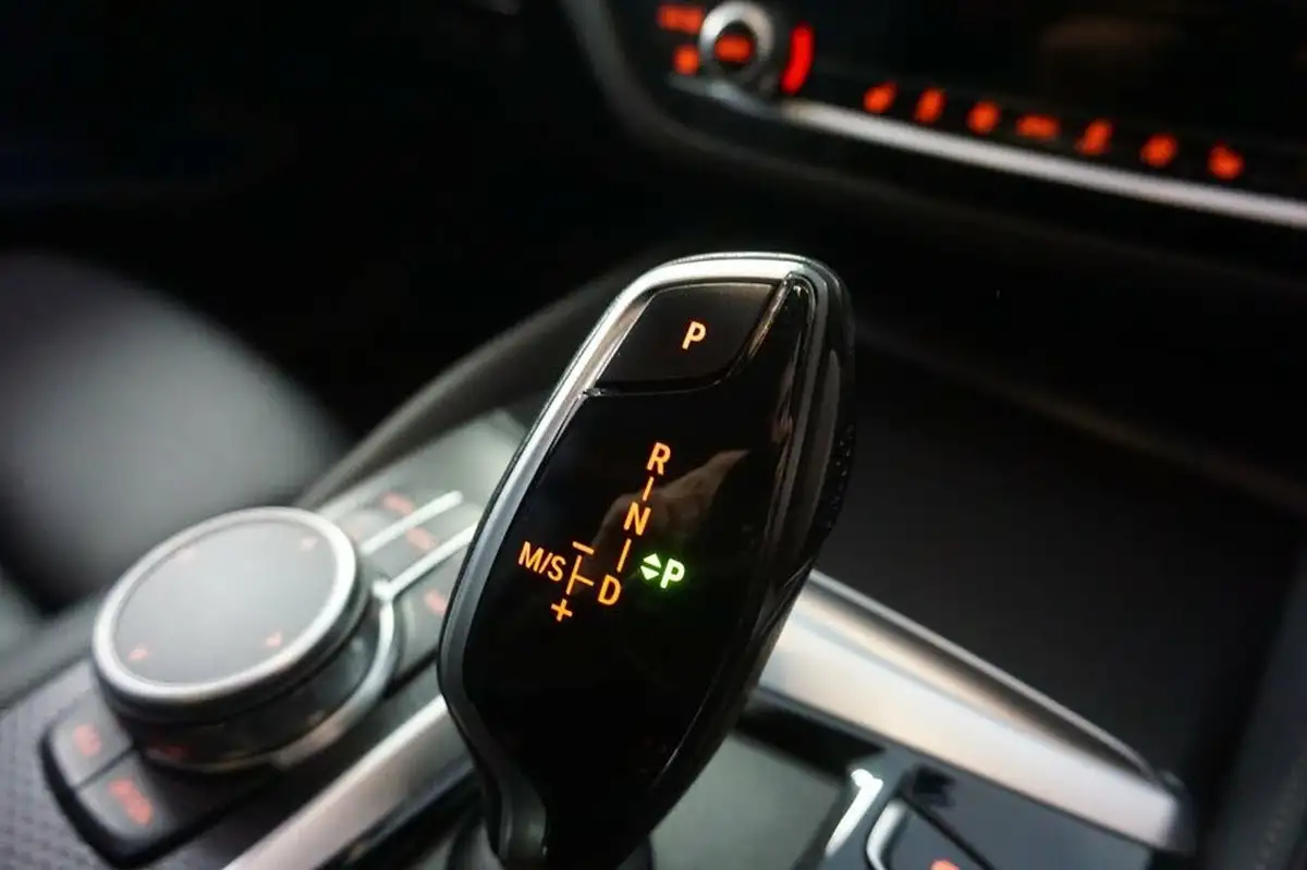 2022-bmw-5-series-20-530e-m-sport-touring-5d-big-26