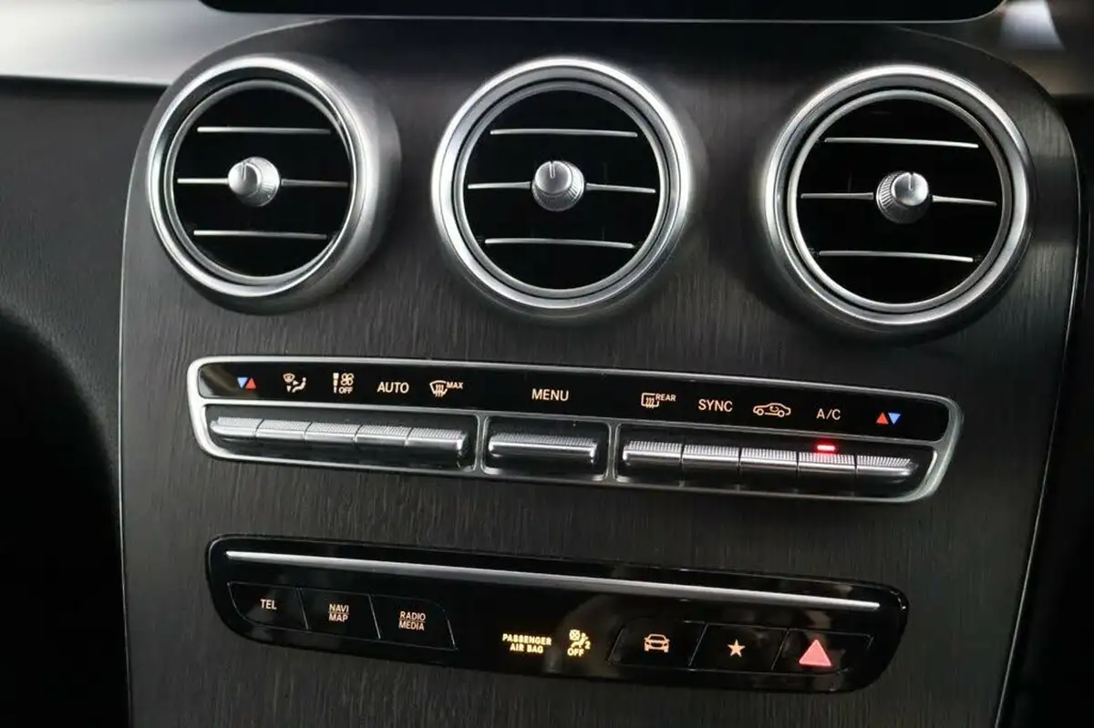 2019-mercedes-benz-glc-class-20d-glc220d-amg-line-station-wagon-5d-4matic-plus-big-35