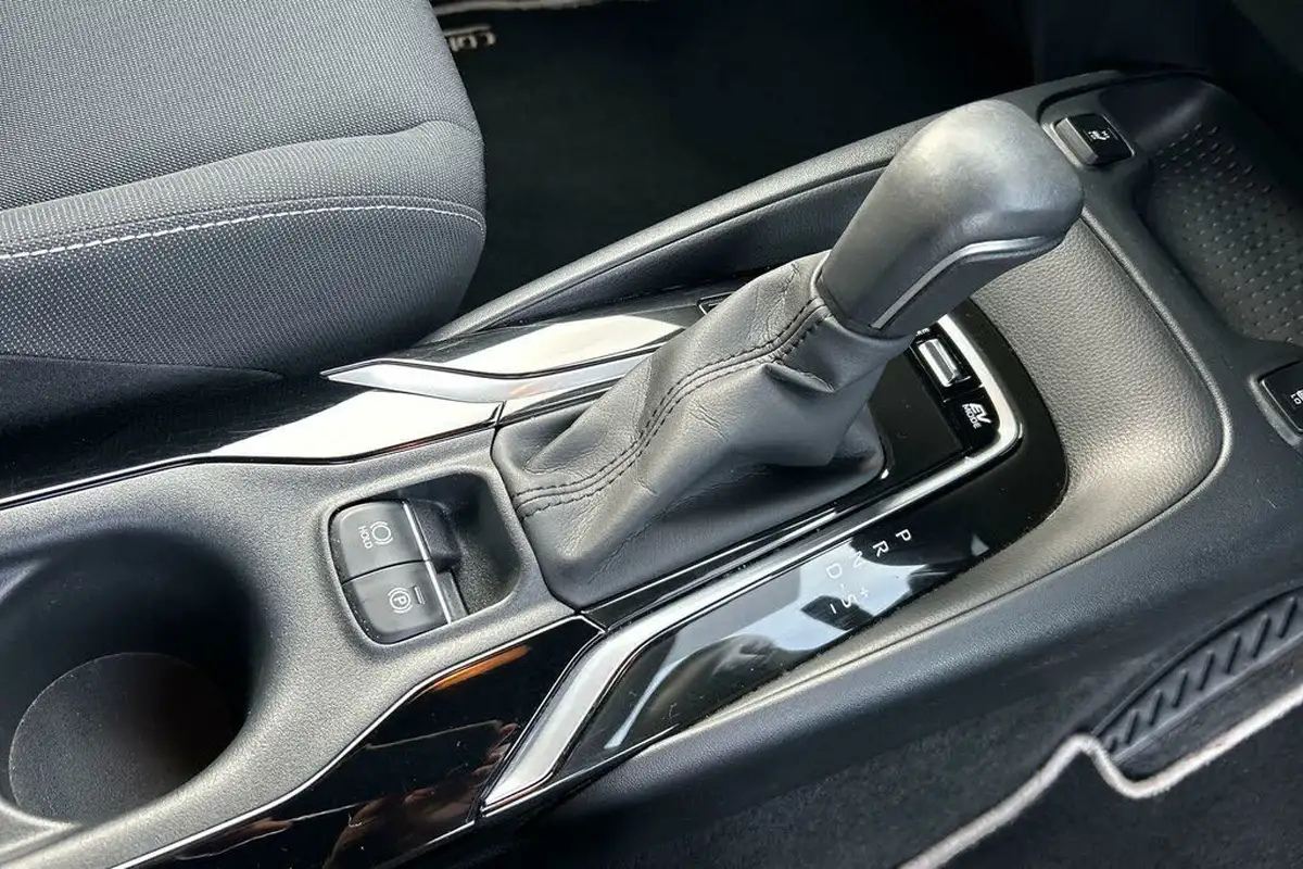 2019-toyota-corolla-20-vvt-i-design-panoramic-roofspare-wheel-touring-sports-big-10