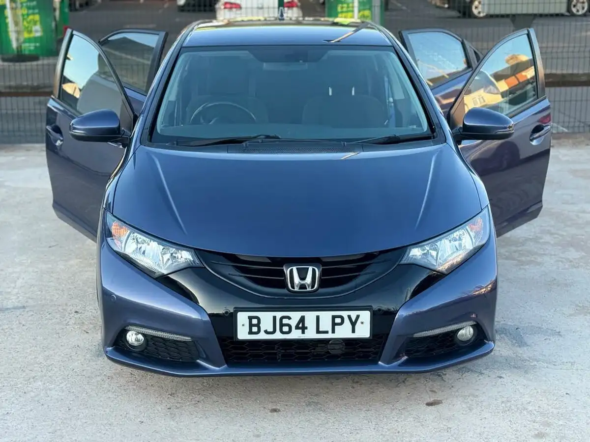 2014-honda-civic-16td-se-plus-t-hatchback-big-12