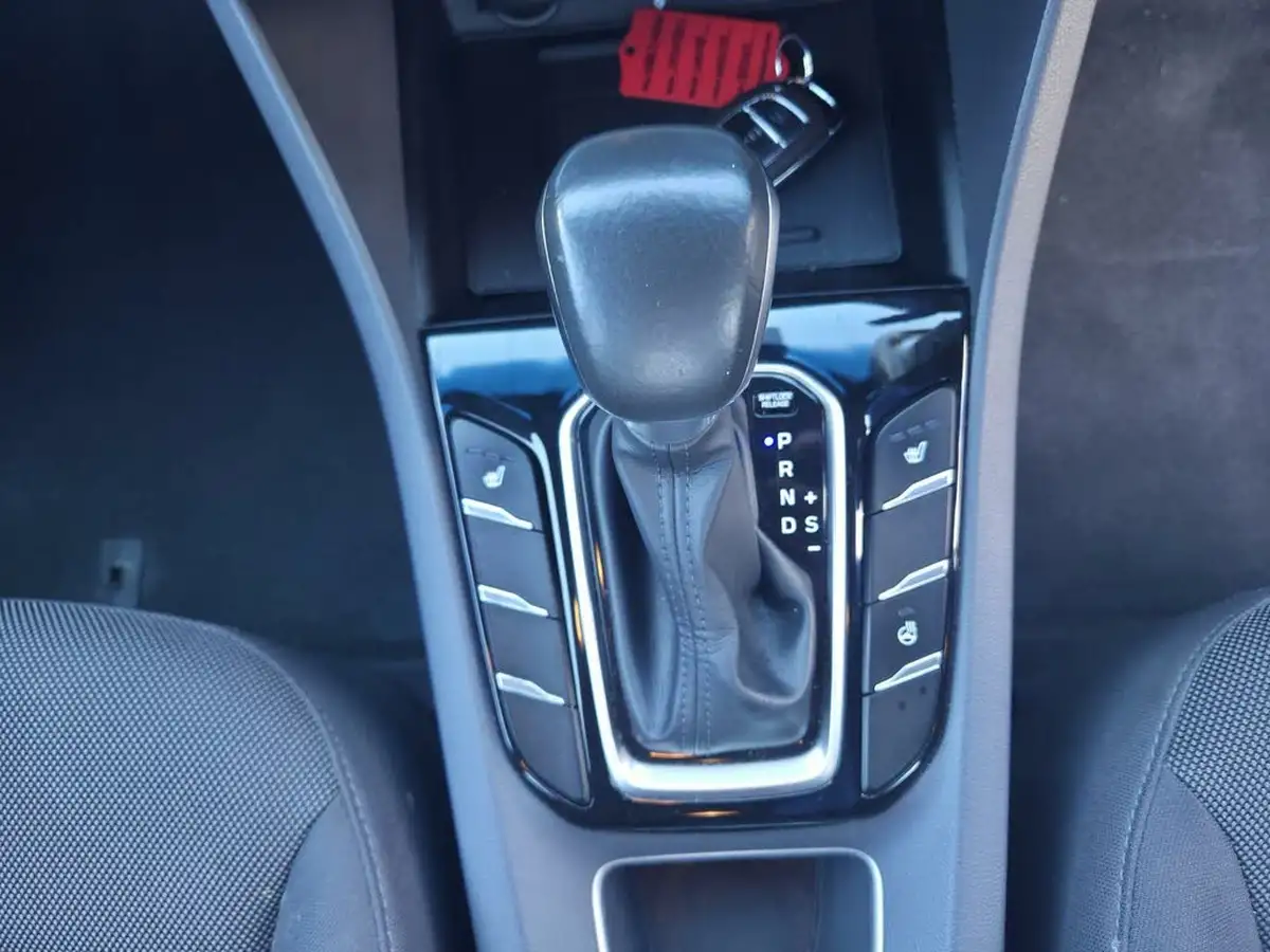2018-hyundai-ioniq-16-gdi-premium-hybrid-big-12