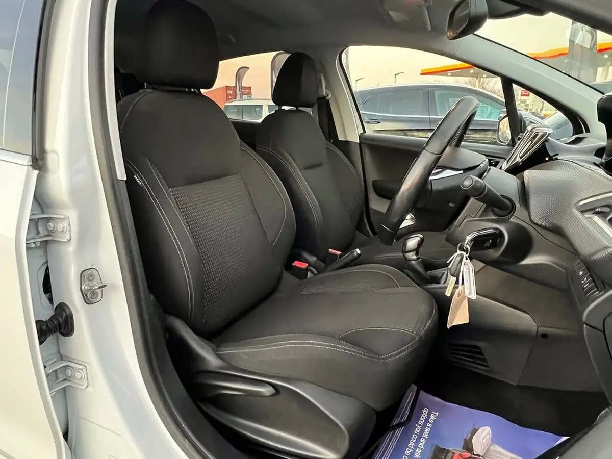 2016-peugeot-208-16bluehdi-allure-100bhp-non-ss-5d-big-7