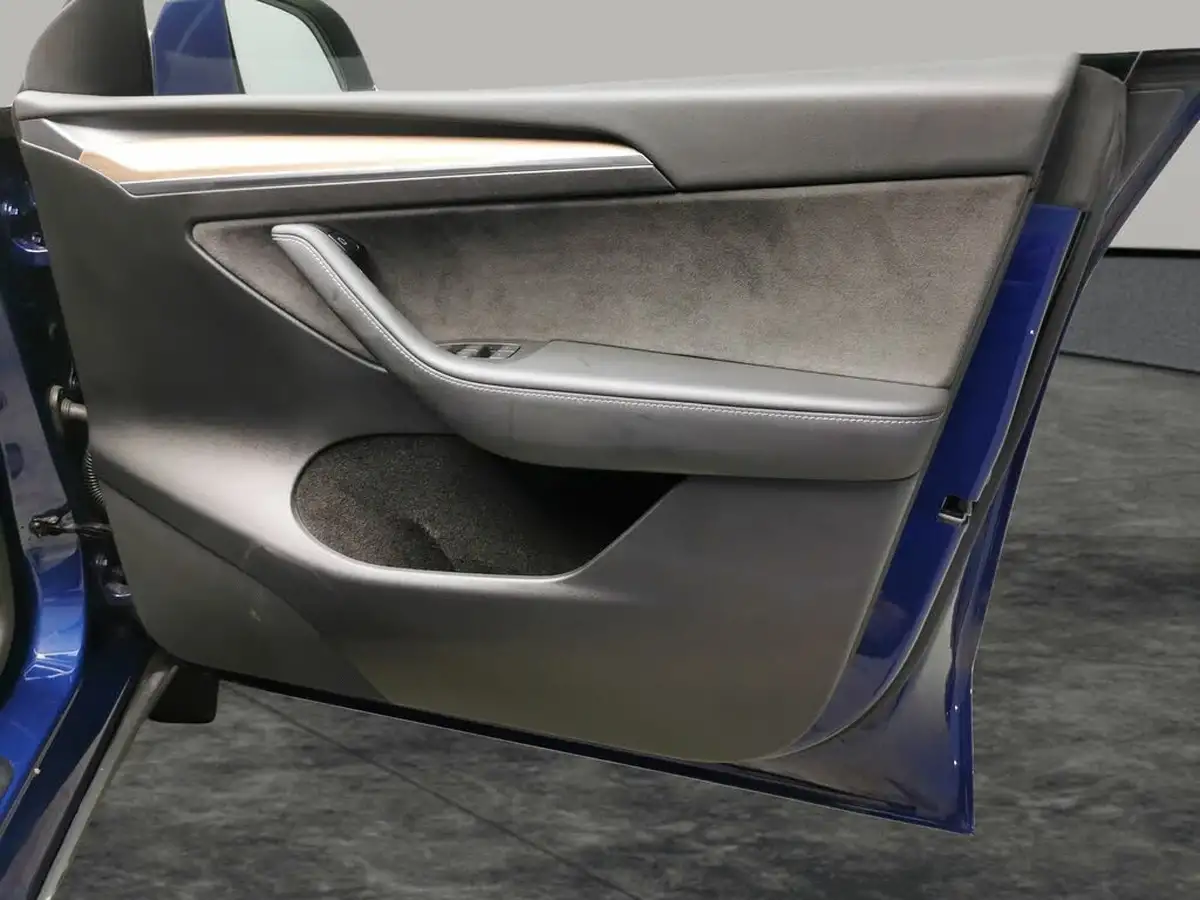 2022-tesla-model-y-e-long-range-big-25