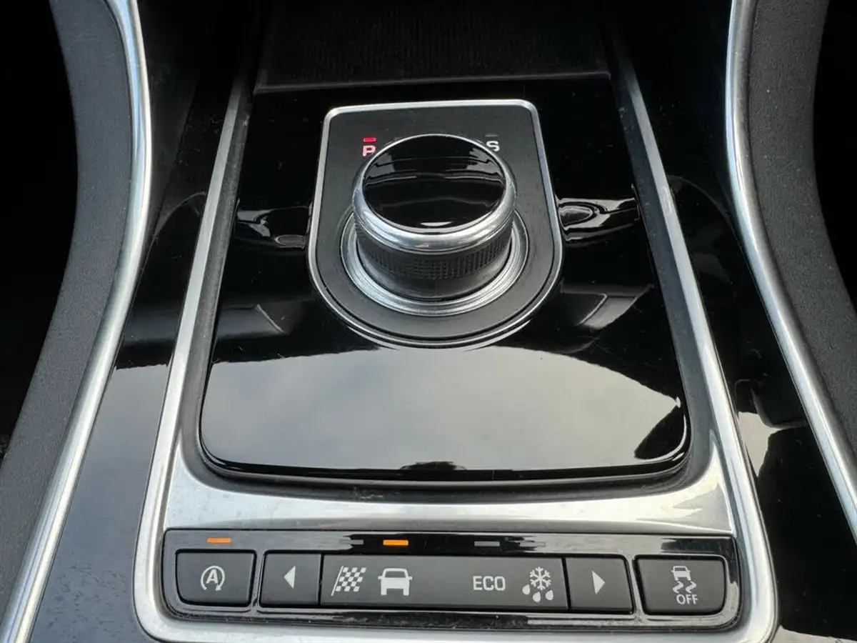 2016-jaguar-xf-20td-r-sport-180ps-auto-big-11