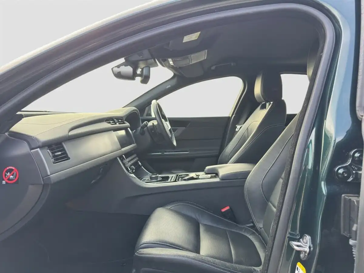 2016-jaguar-xf-20td-r-sport-180ps-auto-big-35