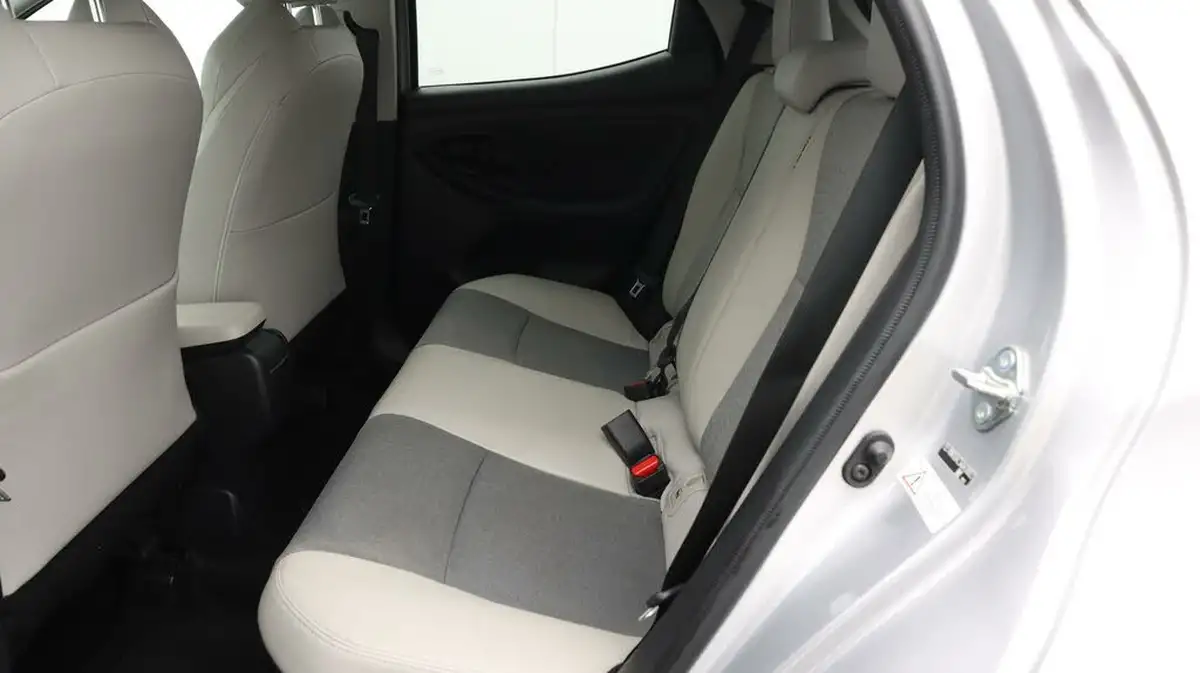 2023-toyota-yaris-15-vvt-i-excel-big-16