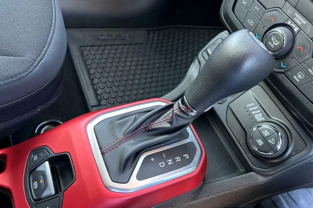2022-jeep-renegade-13-gse-trailhawk-big-32